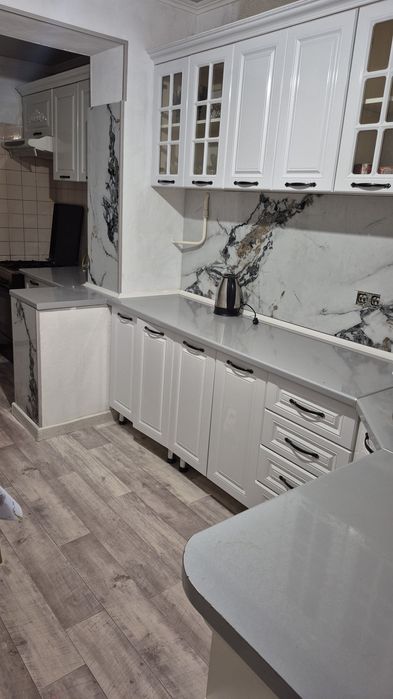 Сдается 3 комн на набережной.