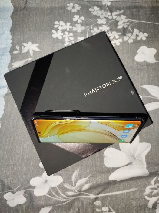 Телефон  Tecno Fantom X2
