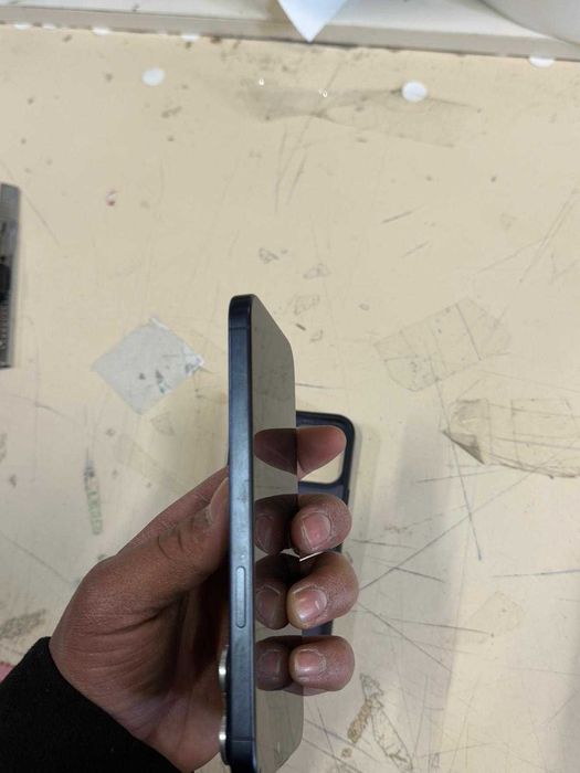 Vând iPhone 15 pro max 256 GB capacitate baterie 85