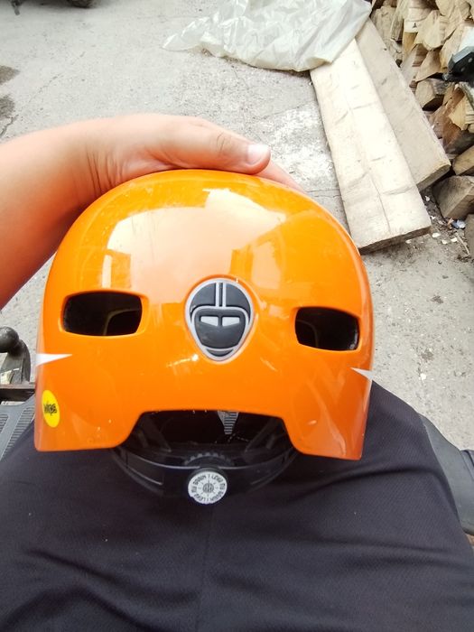 Casca pentru a merge cu bicicleta