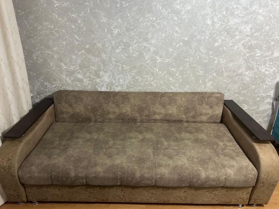 Угловой диван, можно использовать как прямой