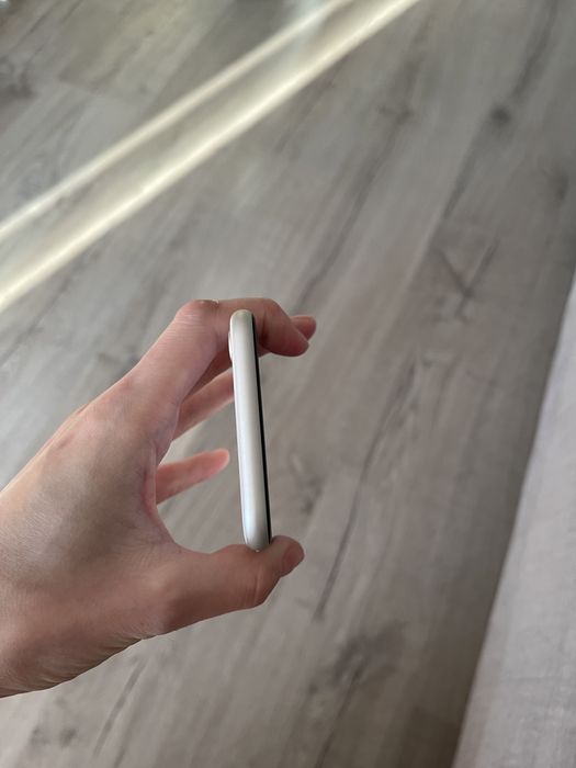 Продам iphone se