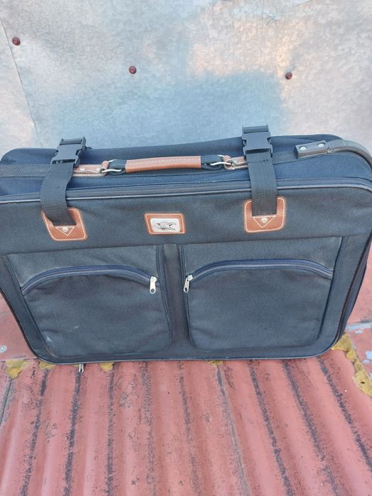 Troler foarte mare,valiza,bagaj de cala avion