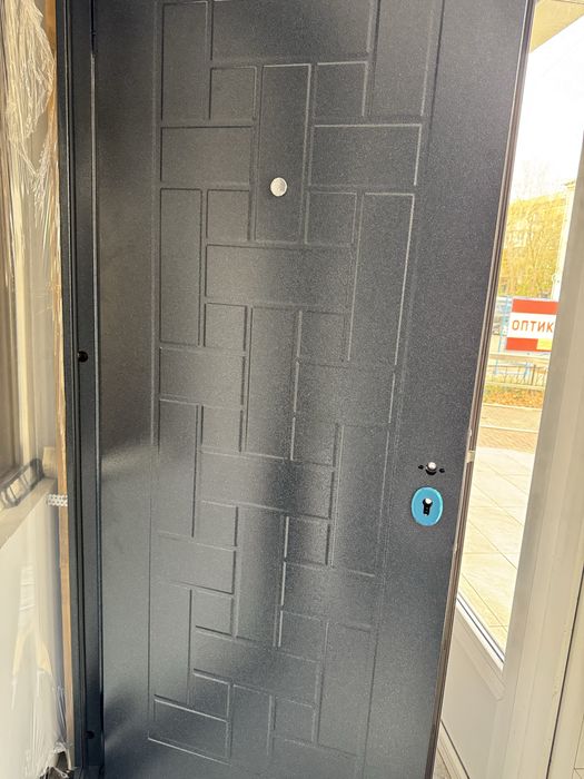 Продам двери металические