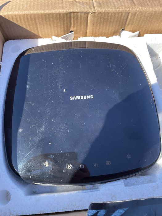 Vând DVD Player compact Samsung, model DVD-FP580.