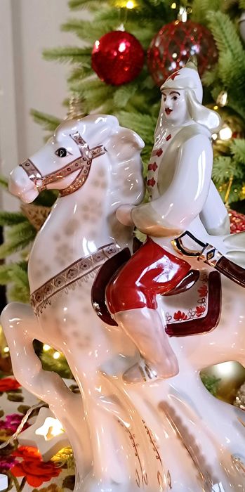 Фарфоровая статуэтка красноармеец на коне