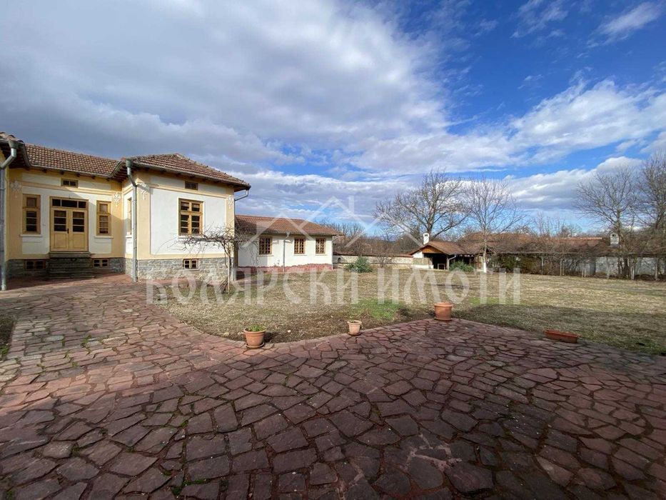 Дава се под наем Къща в с. Миндя, Област Велико Търново - 160 кв.м за 408 € - Снимка #1