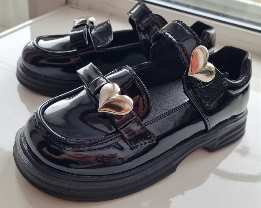 Продам туфли школьные