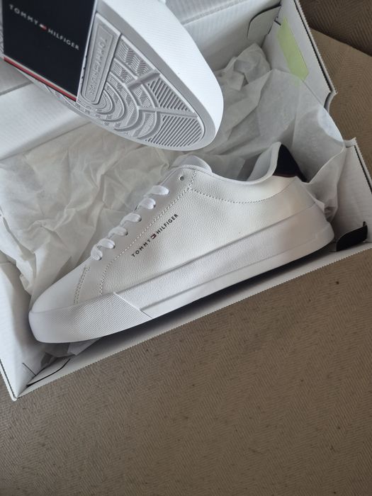 Нови бели сникърси  Tommy Hilfiger, размер 41