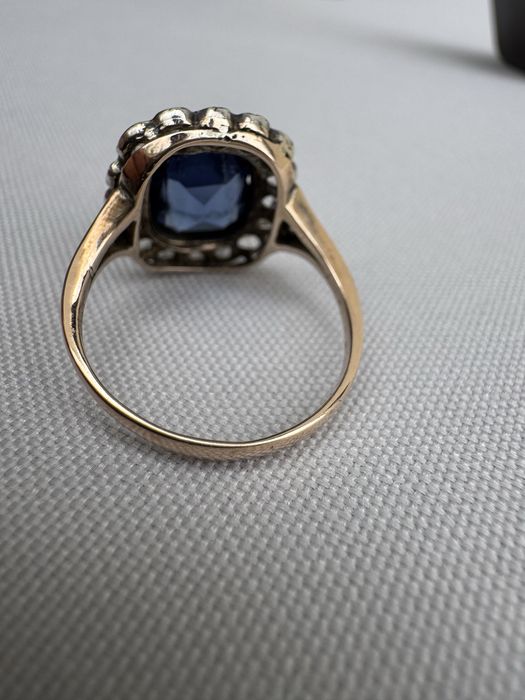 Inel aur, turmalina albastra si diamante montate in argint