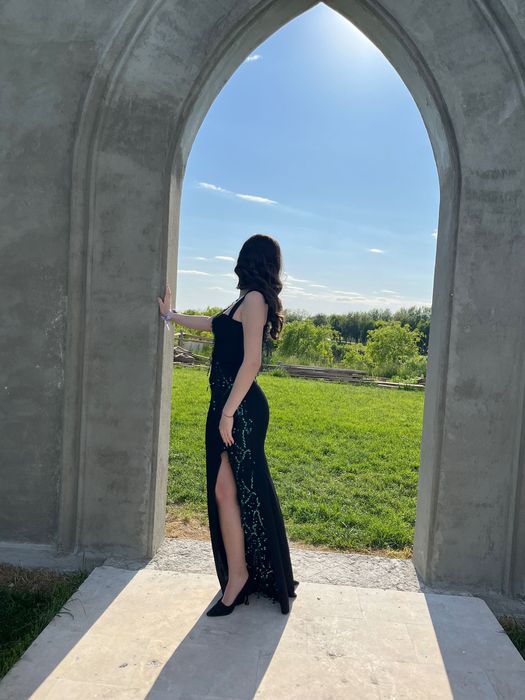 Rochie eveniment cu paiete si trena