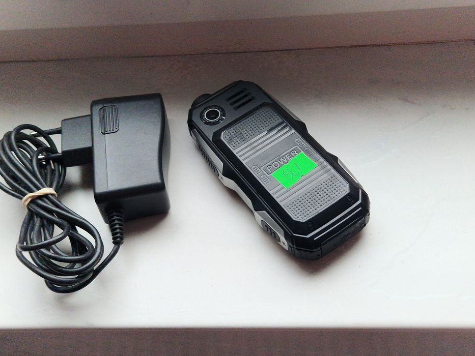 Telefon cu lanterna led, special pentru Seniori sau lucru in construcț