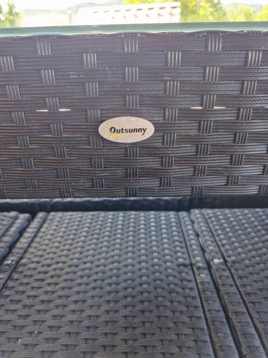 Vând masă cu scaune ratan