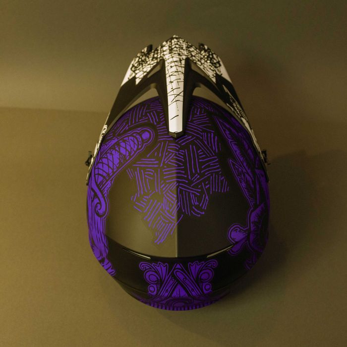 Каска с очила за ел. тротинетка , велосипед , мотокрос