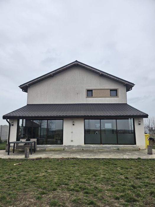Casa P+1 prevazuta cu Spatiu Comercial DN3