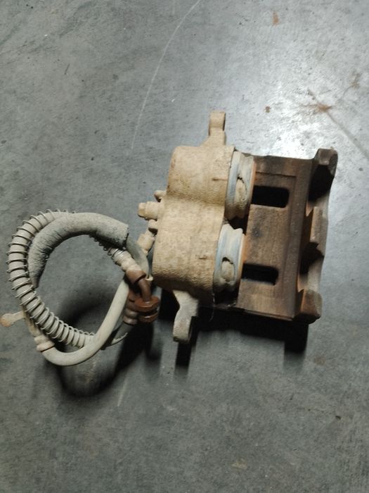 Etrier fata stânga dreapta Kia Sorento 2.5 170cp 2004-2009