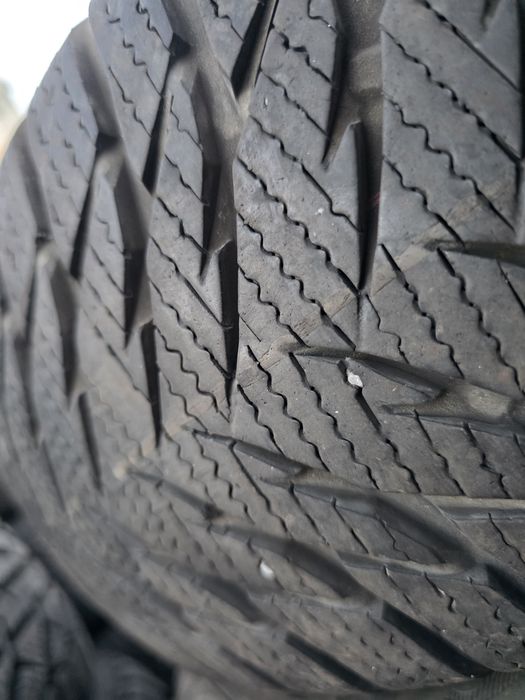 2бр Зимни гуми 195 60 16С - Goodyear