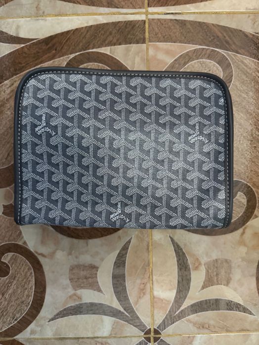 Несесер на Goyard