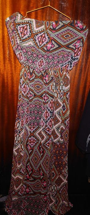 Нова рокля Bershka с етно мотиви, без презрамки