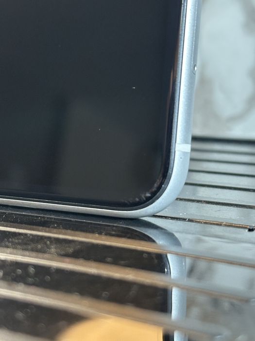 Apple iPhone XR 64GB – Бял цвят (White) – Отлично състояние