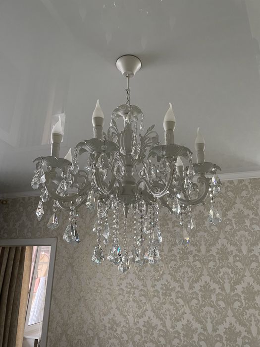 Продам люстру