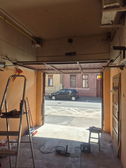 Vând poarta de fier