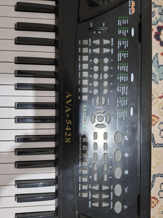 AVA 5428 pianino