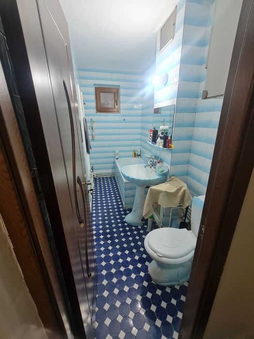 Vind 4camere etaj 1  strada anghel salygni