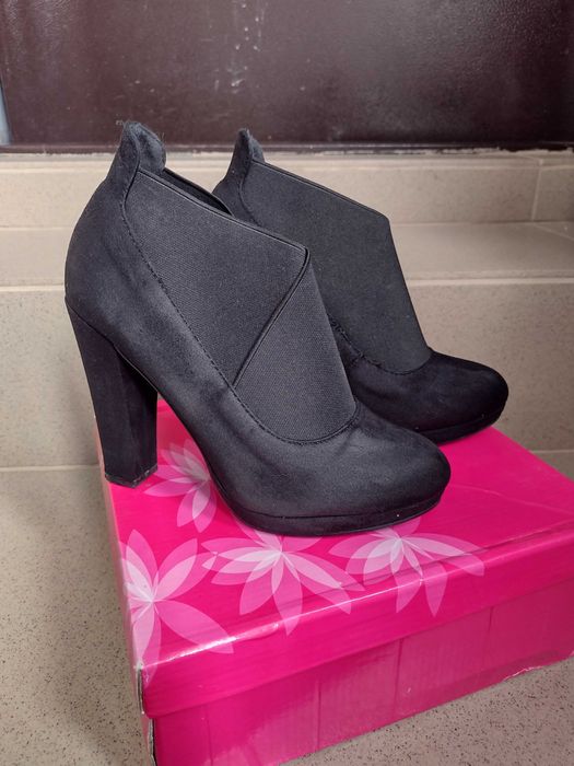 Ghetute dama cu toc gros, nr.36, imitatie piele intoarsa, NOI in cutie