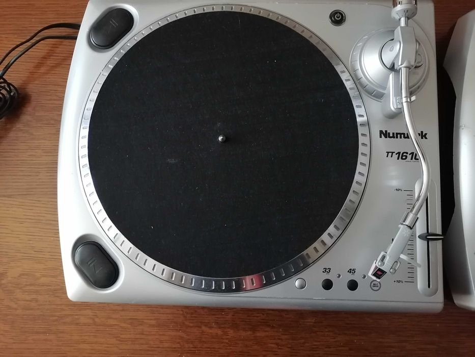 Pickup deck marca Numark TT1610 DJ aflat intr-o stare tehnica buna.