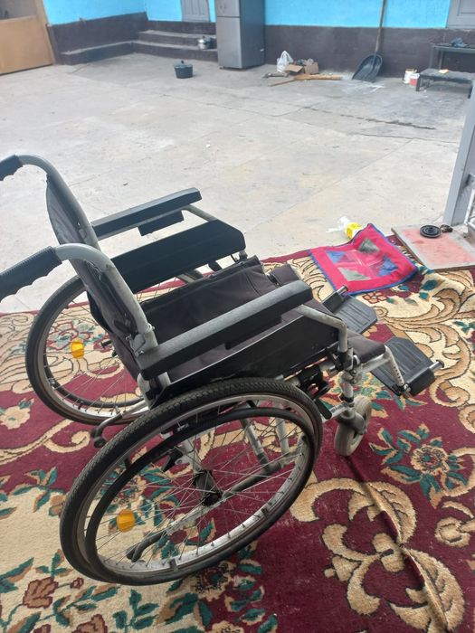 Продам инвалидную коляску
