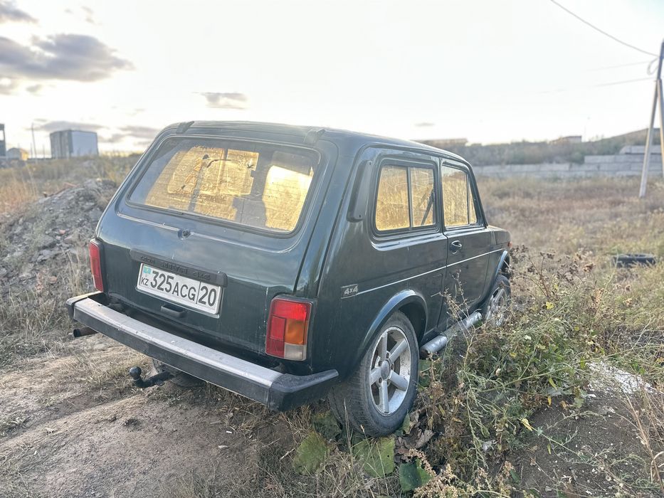 Продам бампер фары решетка нива