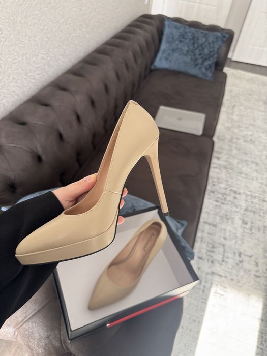 Новые туфли беж 35 размер