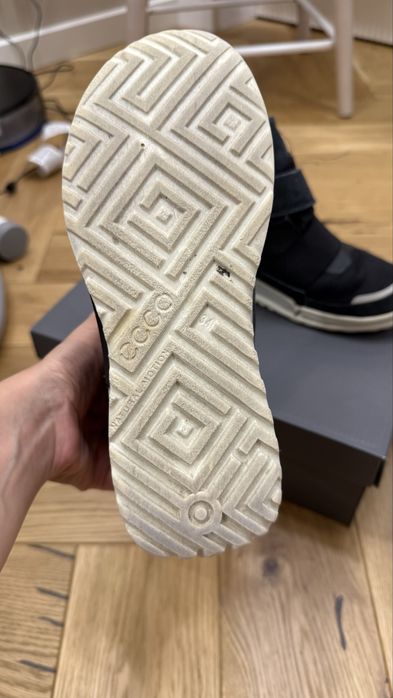 Продаю  зимнюю обувь детскую  ecco