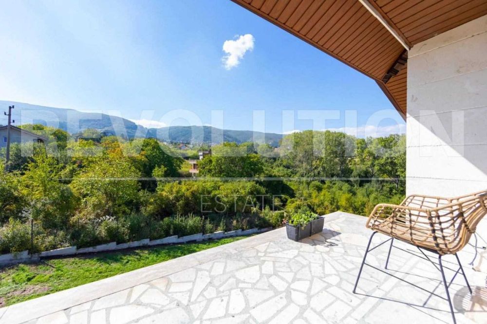 Продава се Тристаен апартамент в с. Лозен, Област София-град - 156 кв.м за 1603 €/кв.м - Снимка #2