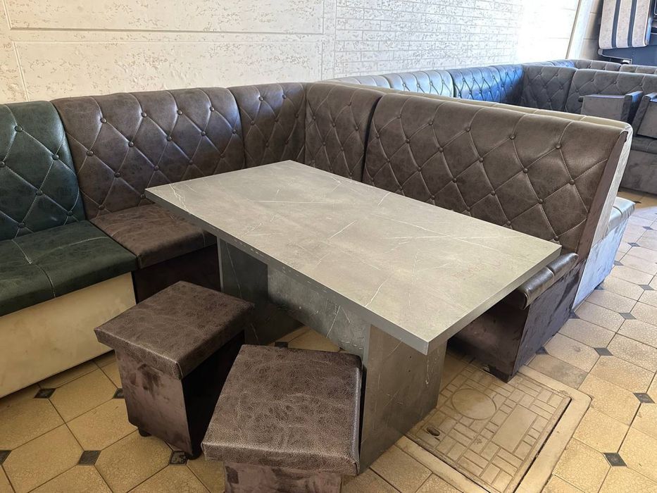 Кухини угалок+ стол + пуфик