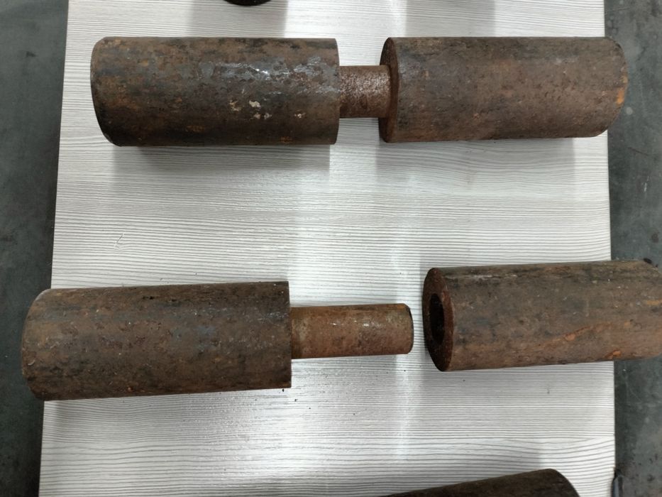 Металлические петли.