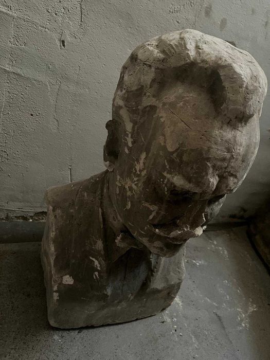 Vand statueta din piatra