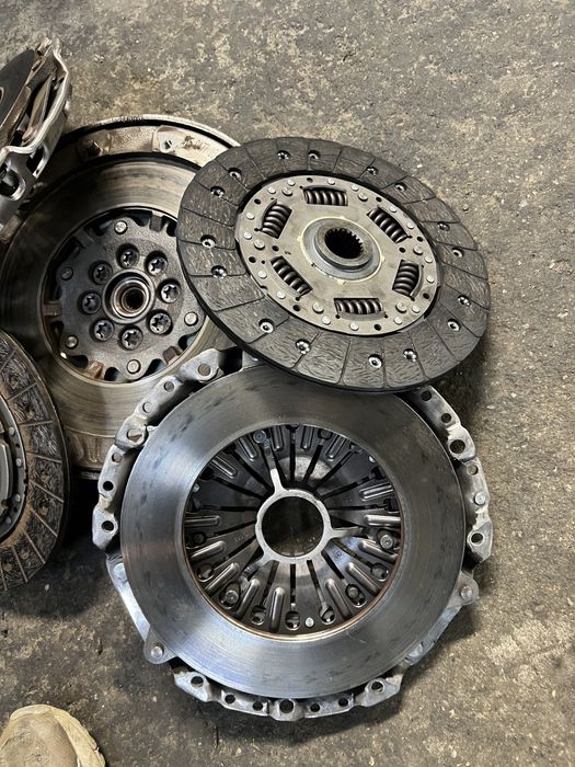 Kit ambreiaj volanta 320d 318d bmw f10 f30 e90 e60 n47d20a/c