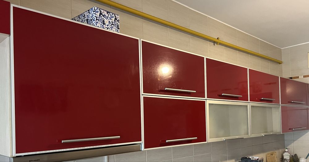 Mobila bucatarie corp suspendat