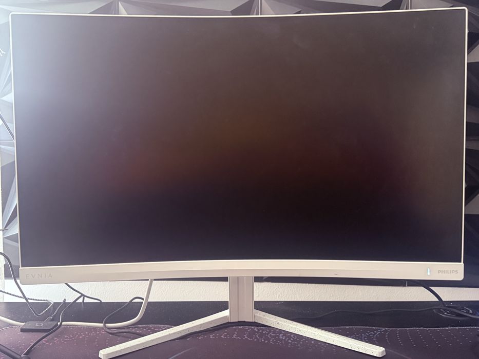 Monitor gaming philips evnia curbat 180 hz
