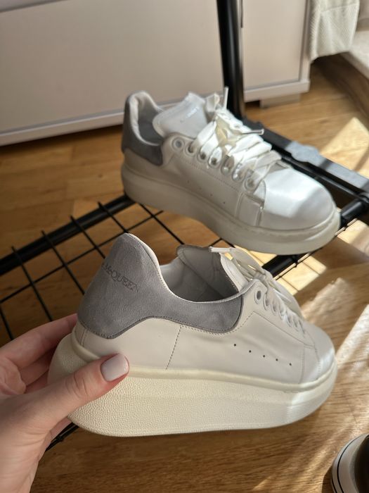 Дамски обувки - Guess, Stradivarius, Alexander Mcqueen