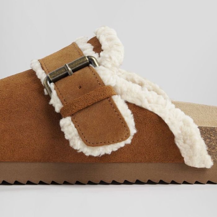 Saboți din piele întoarsă Bershka