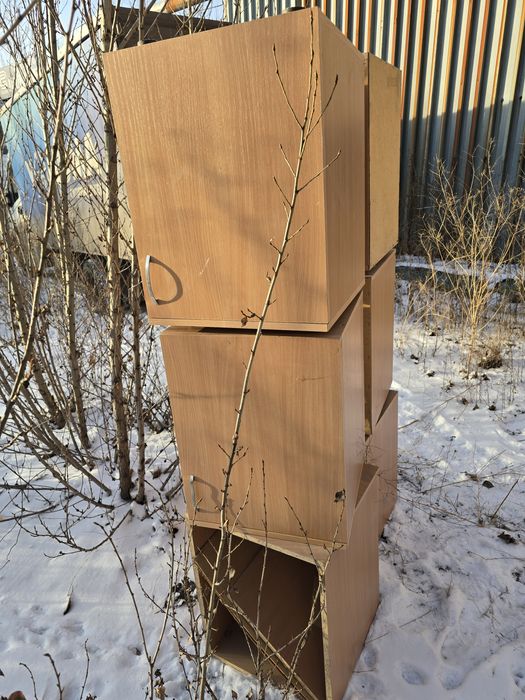 Продам кровать , тумбы, шкафы