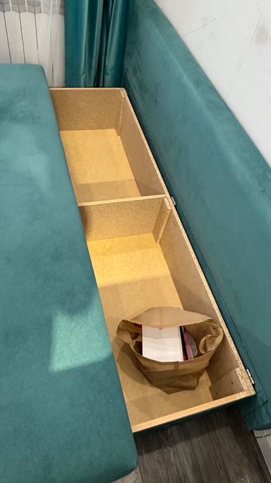 Шторы и диван Новасити