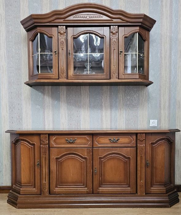 Гостинная мебель, четыре предмета. Комплект можно разделить