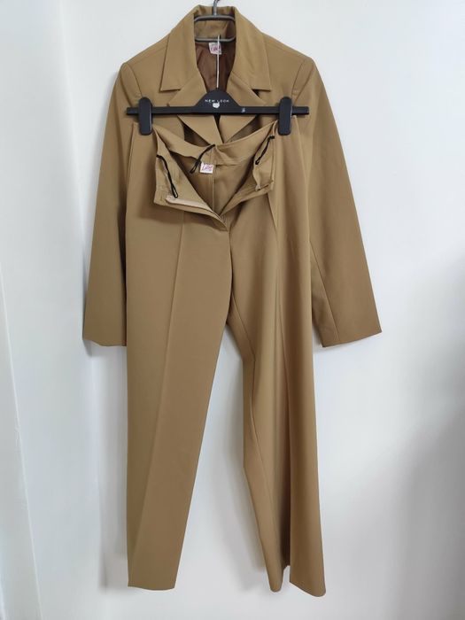 Costum dama  nou