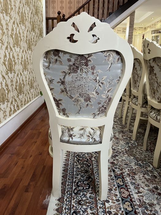 Продам стол стульями