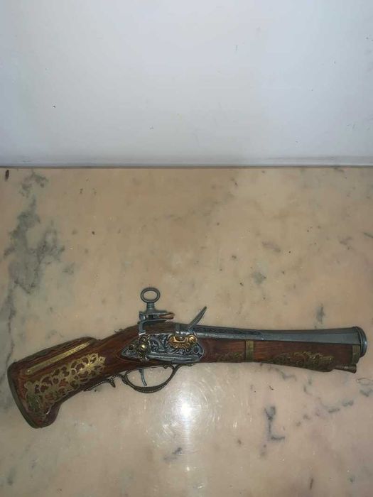 Panoplie pistol decor