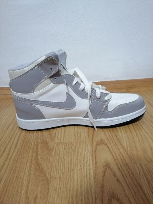 Adidași Air Jordan 1